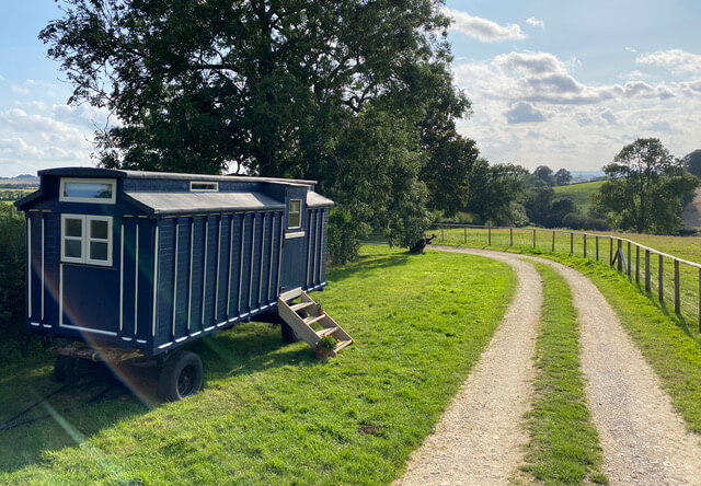 Shepherd's hut glamping with hot tub in the Cotswolds, Oxfordshire